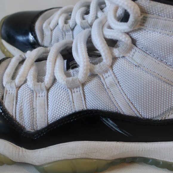 Boys Nike Air Jordan 11 Retro Concord Blk, Wht 378038-100 High Top Sneakers 5.5Y - Picture 4 of 7